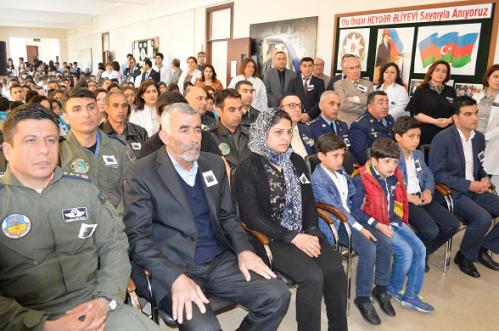 Bakü Atatürk Lisemizde Şehitlerimizi Andık