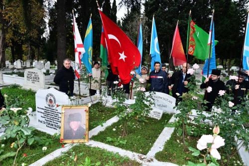 Turan Yazgan Hocamızı Kabri Başında Andık